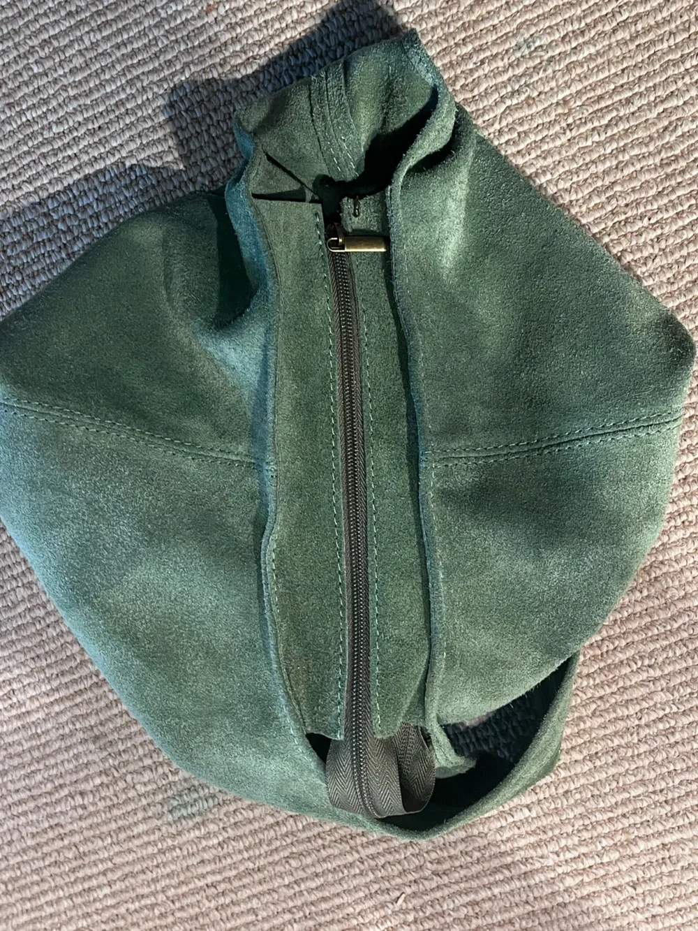 Made in Italy suede leather zipper tote moss / warm sage green - Picture 2 of 13